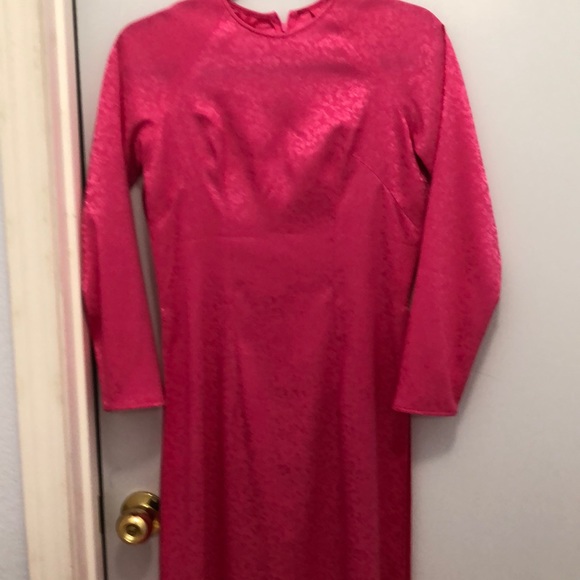 Vietnamese ao dài - Picture 1 of 3